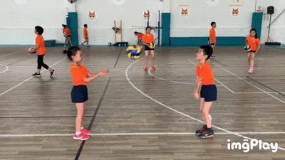 足球中超队长带伤上阵，拼劲获赞